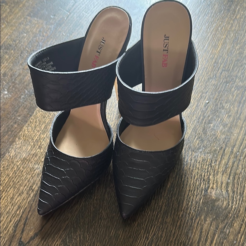 🖤 BNWT Pointy Toe Snakeskin Stilettos